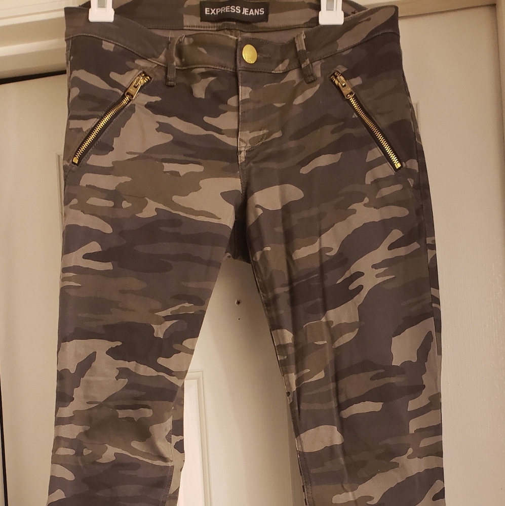 Camouflaged Ankle Leggings